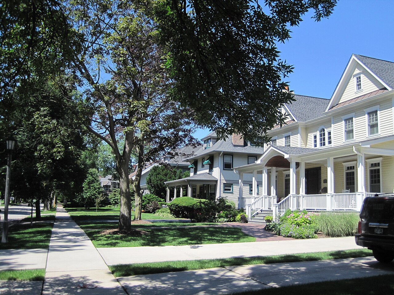 Photograph accompanying the neighborhood guide