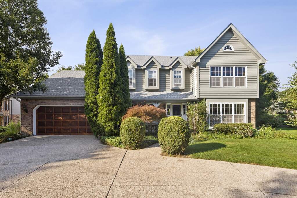 Property photo of 248 Meadowbrook Lane in Hinsdale, Illinois