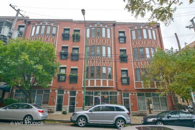 Property photo of 821 W Superior Street #4 in Chicago, Illinois
