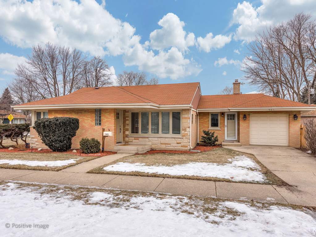 Property photo of 901 Park Plaine Avenue in Park Ridge, Illinois