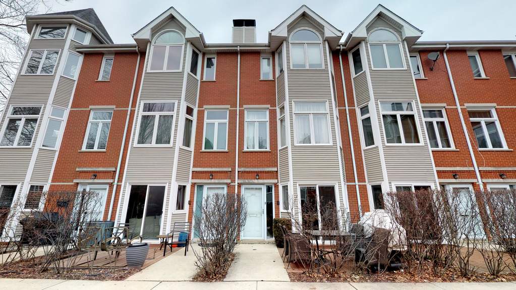 Property photo of 2559 N Greenview Avenue in Chicago, Illinois