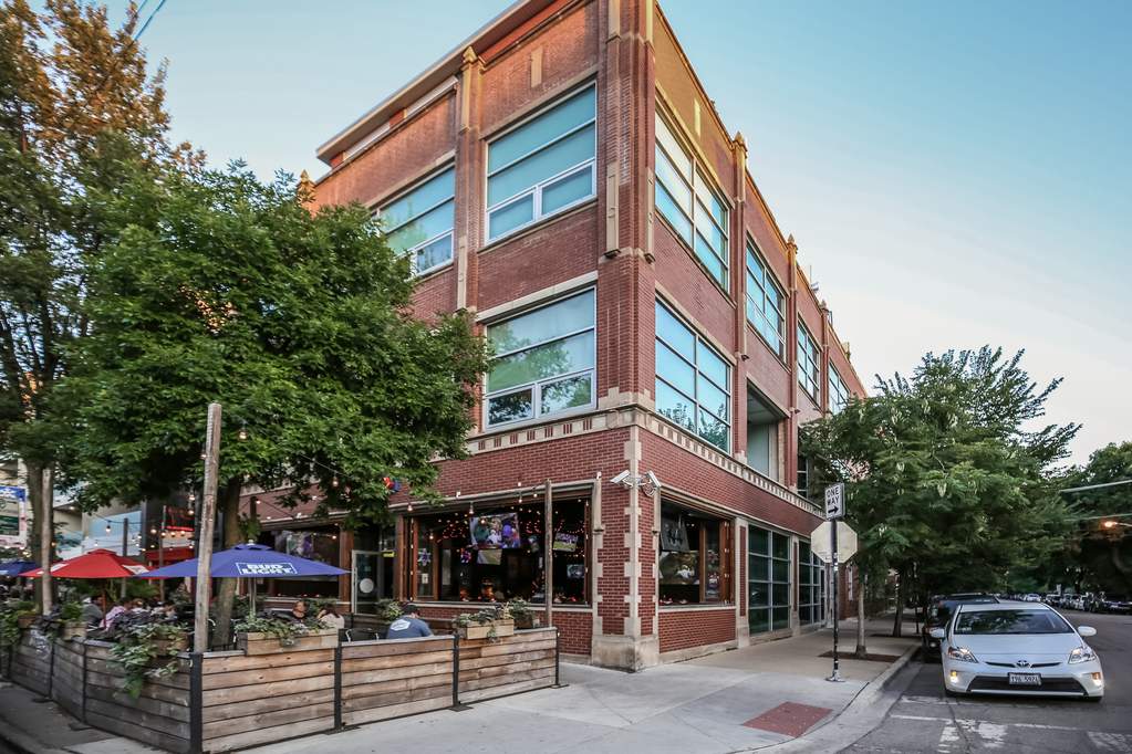 Property photo of 1725 W Division Street #304 in Chicago, Illinois