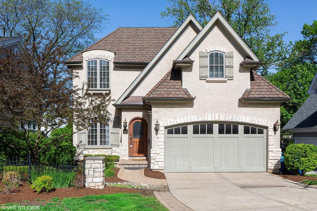 Property photo of 821 S Thurlow Street in Hinsdale, Illinois