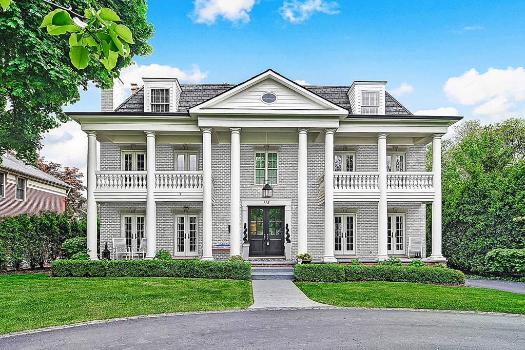 Property photo of 115 E 7th Street in Hinsdale, Illinois