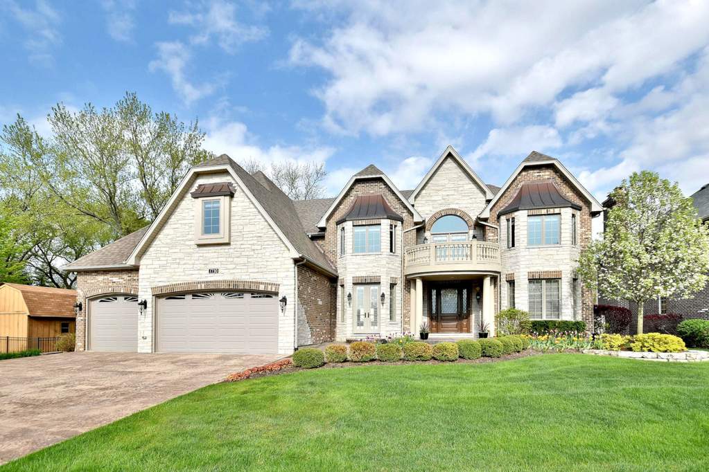 Property photo of 1730 Brian Grant Court in Downers Grove, Illinois