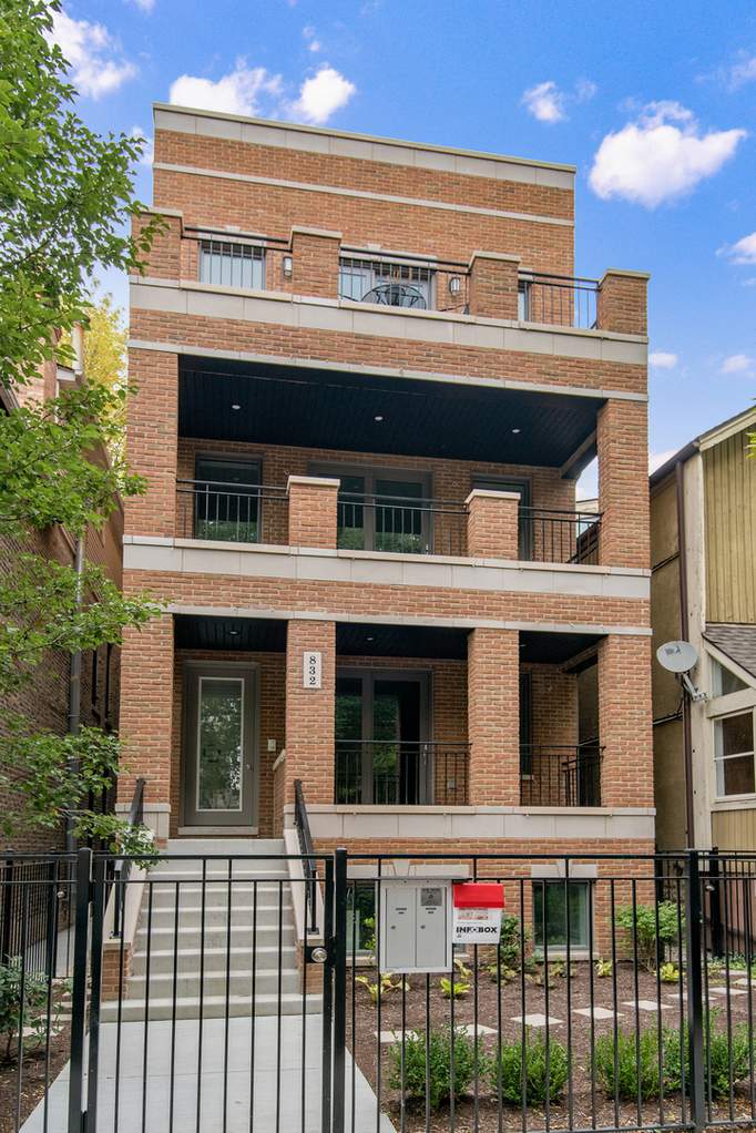 Property photo of 832 W Altgeld Street #2 in Chicago, Illinois