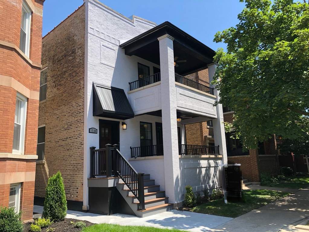Property photo of 1734 W Winnemac Avenue in Chicago, Illinois