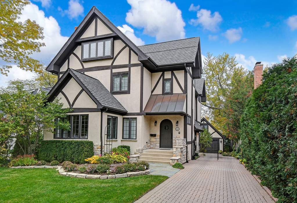 Property photo of 346 Ridge Avenue in Clarendon Hills, Illinois