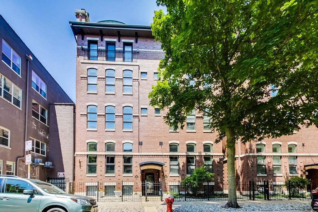 Property photo of 928 W Dakin Street #3 in Chicago, Illinois
