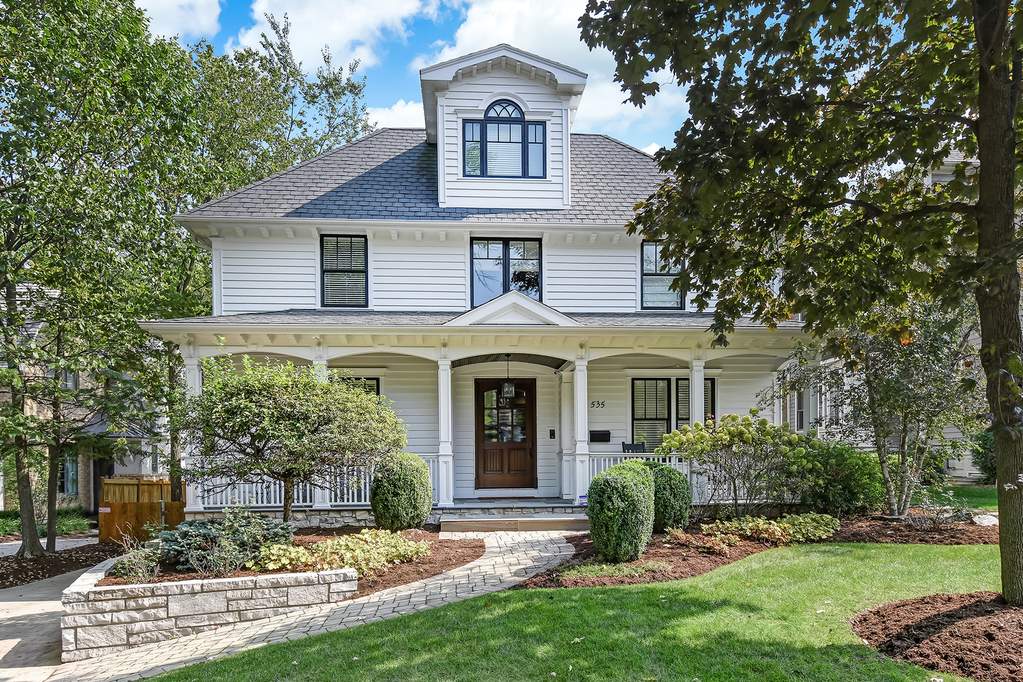 Property photo of 535 Walker Road in Hinsdale, Illinois