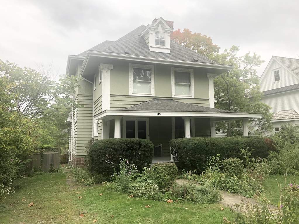Property photo of 123 N Grant Street in Hinsdale, Illinois