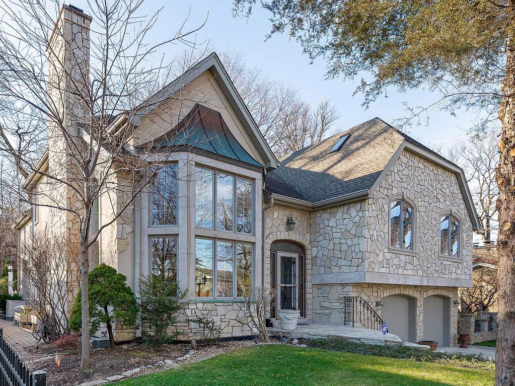 Property photo of 920 Oakwood Terrace in Hinsdale, Illinois