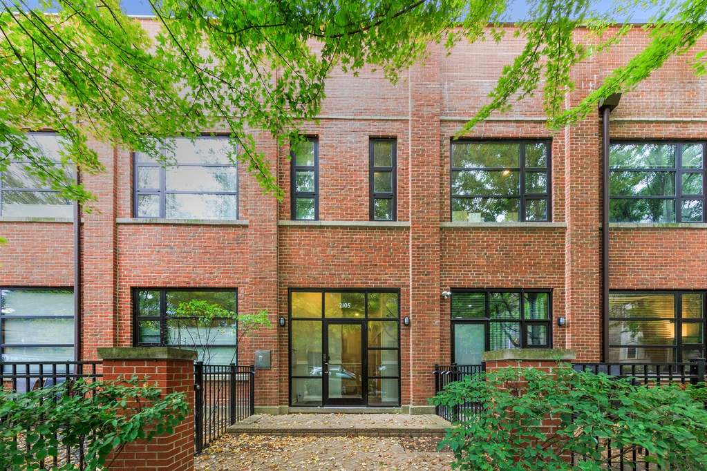 Property photo of 2105 W Concord Place #5 in Chicago, Illinois