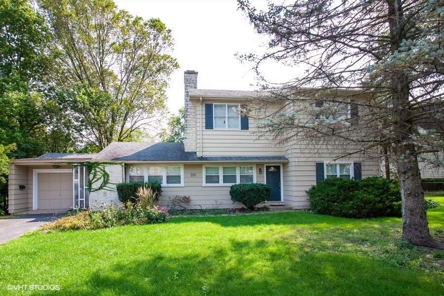 Property photo of 201 Walker Avenue in Clarendon Hills, Illinois