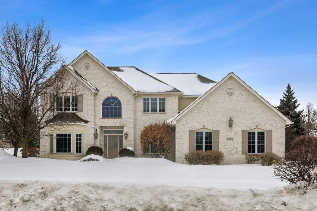 Property photo of 6869 Fieldstone Drive in Burr Ridge, Illinois