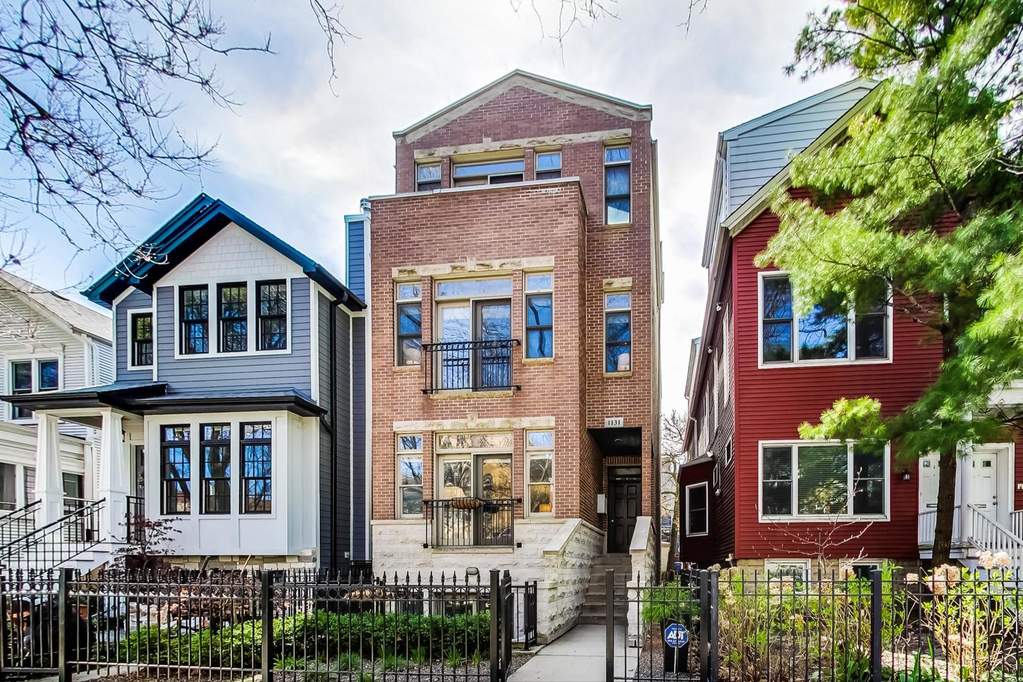 Property photo of 1131 W Wolfram Street #2 in Chicago, Illinois