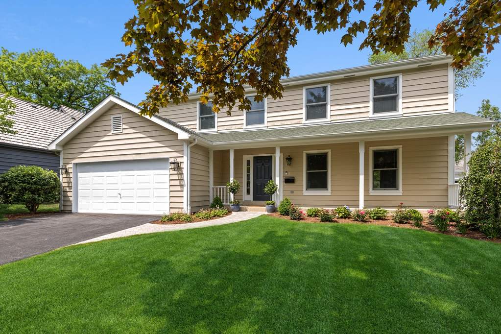 Property photo of 216 E Scranton Avenue in Lake Bluff, Illinois