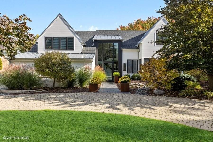 Property photo of 47 Cambridge Drive in Oak Brook, Illinois