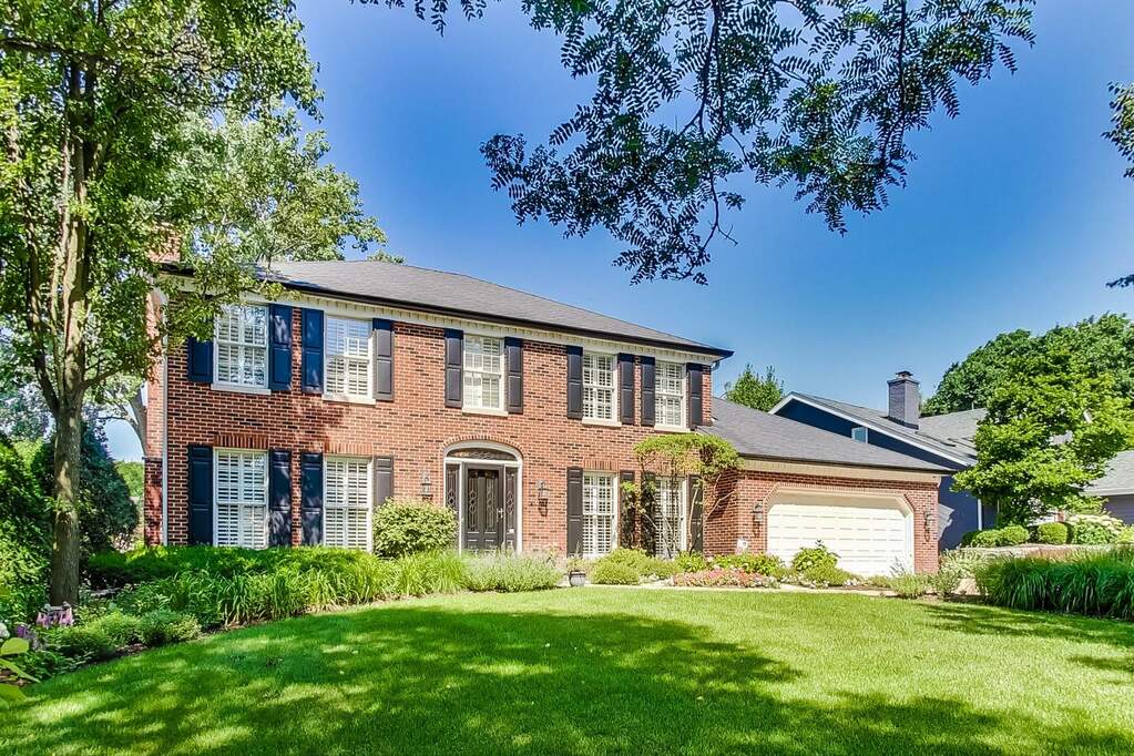 Property photo of 221 Meadowbrook Lane in Hinsdale, Illinois