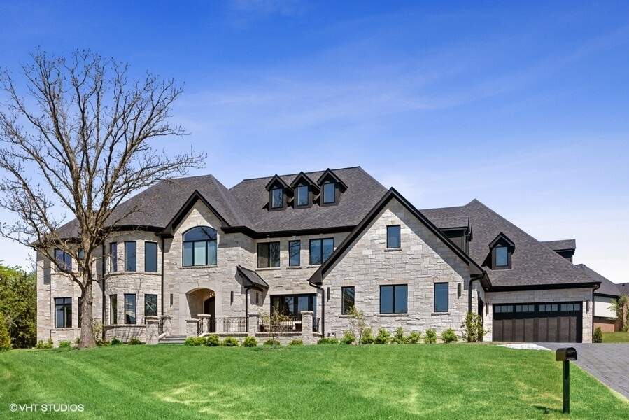 Property photo of 367 Old Oak Court in Burr Ridge, Illinois