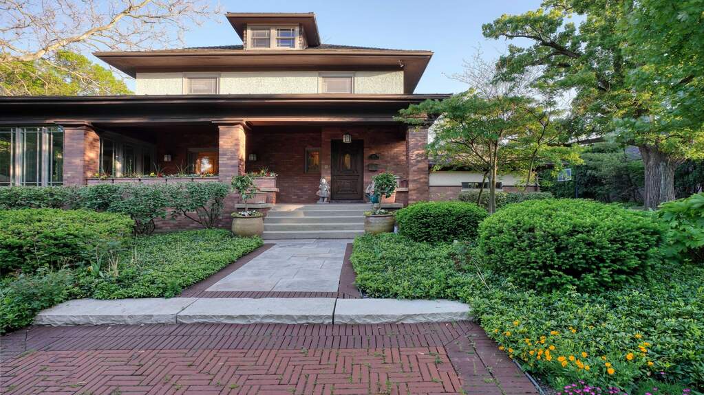 Property photo of 428 E 1st Street in Hinsdale, Illinois