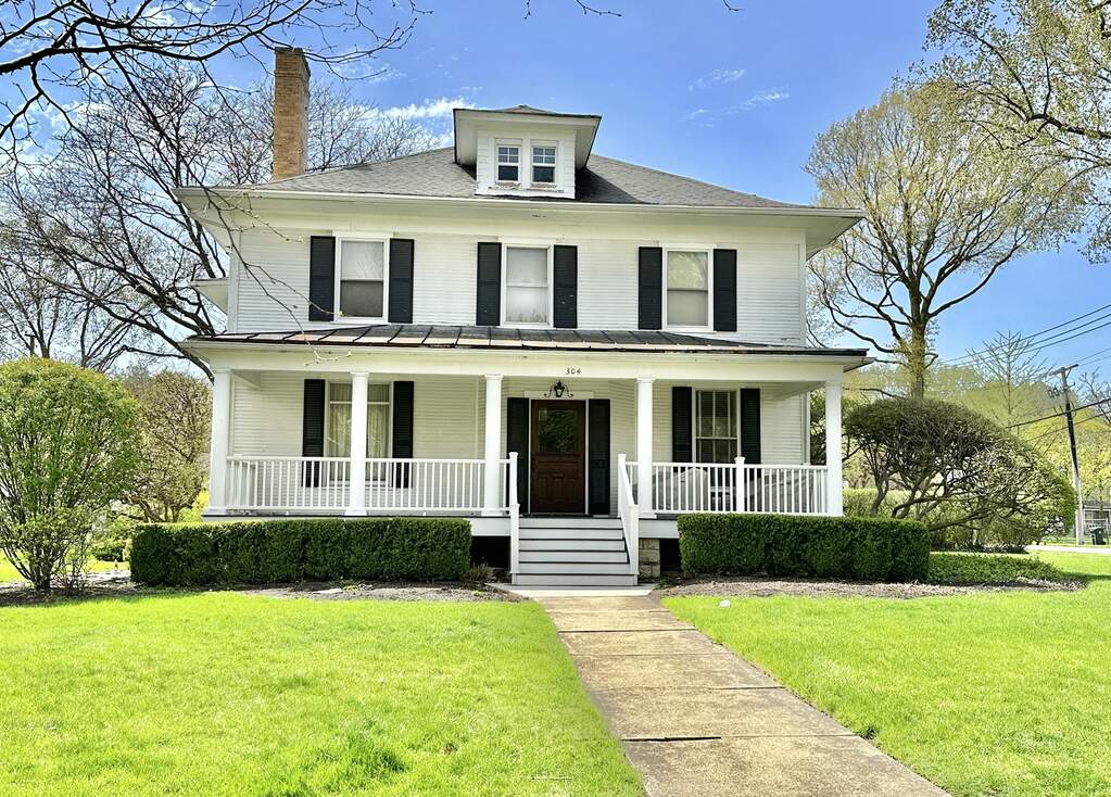 Property photo of 304 S Washington Street in Hinsdale, Illinois