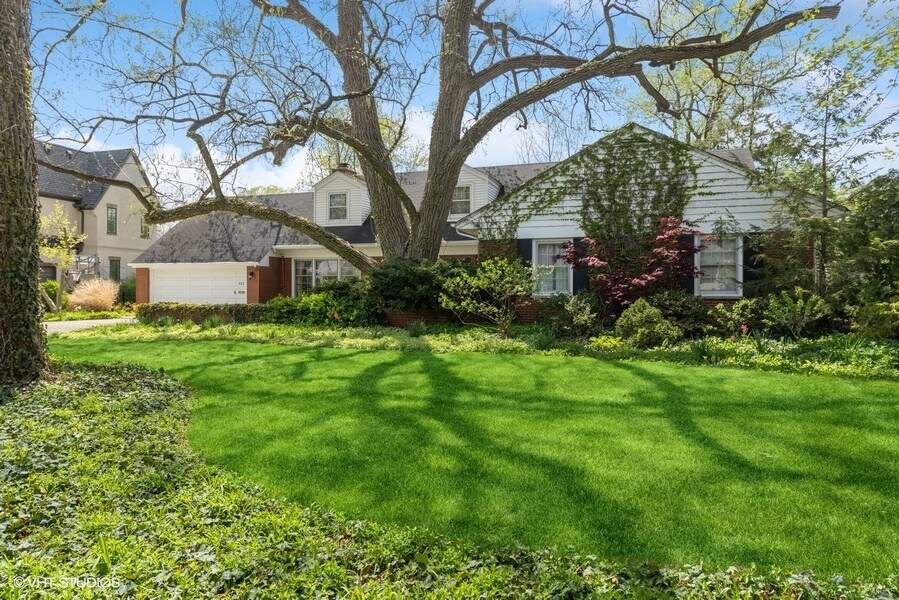 Property photo of 322 N Bruner Street in Hinsdale, Illinois