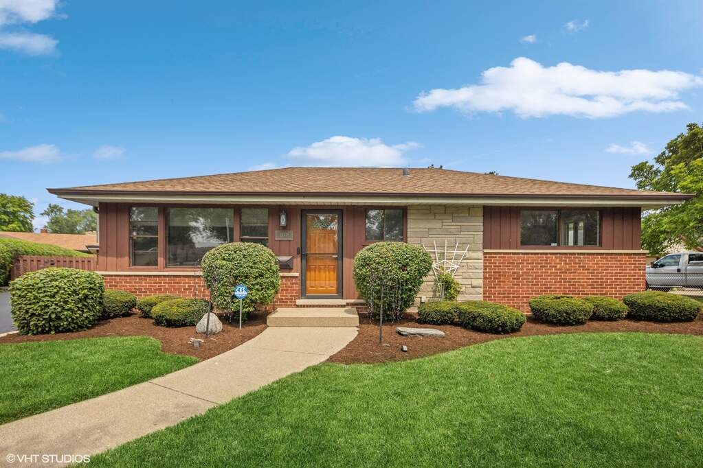 Property photo of 3N339 N Emroy Avenue in Elmhurst, Illinois