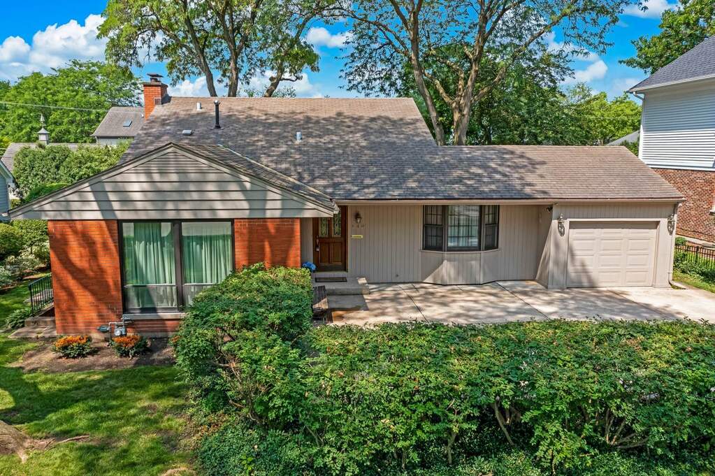 Property photo of 640 S Adams Street in Hinsdale, Illinois