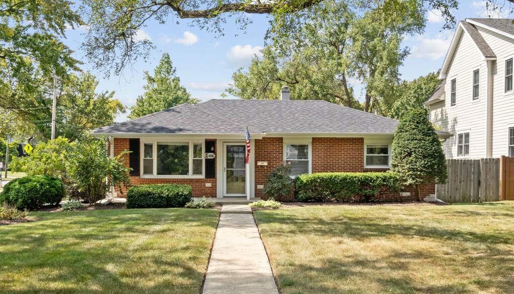 Property photo of 132 Mohawk Drive in Clarendon Hills, Illinois