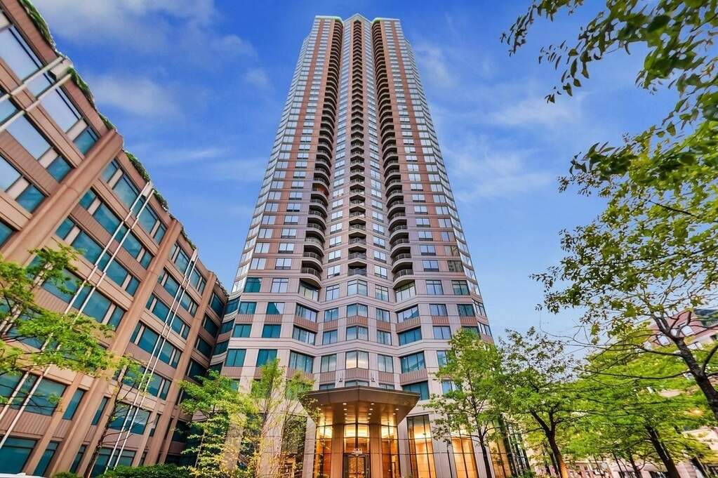 Property photo of 400 N La Salle Drive #1002 in Chicago, Illinois