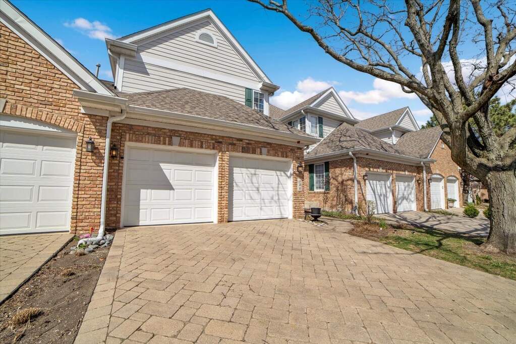 Property photo of 444 Parkview Court in Clarendon Hills, Illinois