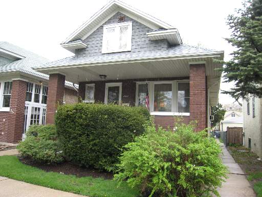 Property photo of 802 Hayes Avenue in Oak Park, Illinois