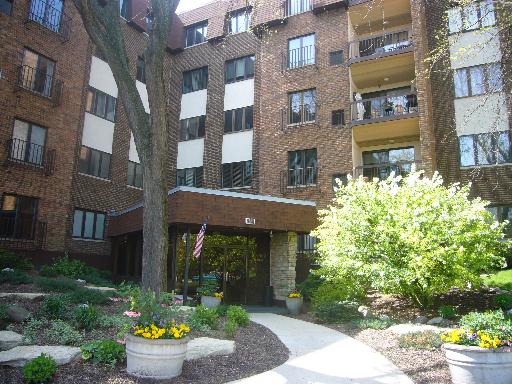 Property photo of 448 Raintree Court #3C in Glen Ellyn, Illinois