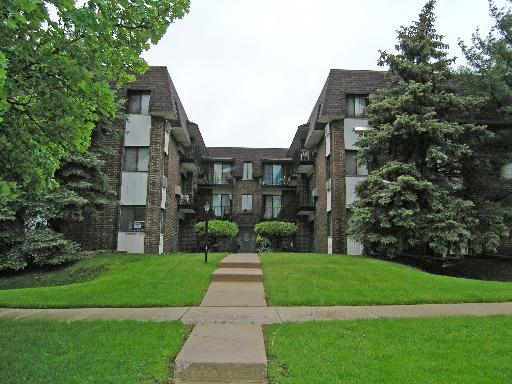 Property photo of 4946 Douglas Road #101 in Downers Grove, Illinois