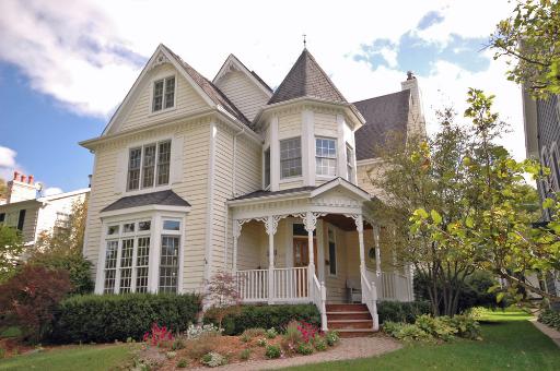 Property photo of 635 S Grant Street in Hinsdale, Illinois