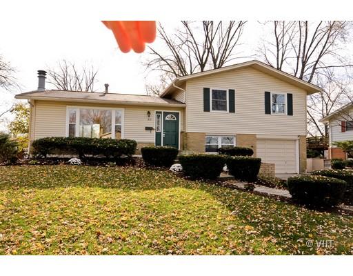 Property photo of 813 Bonnie Brae Drive in Downers Grove, Illinois