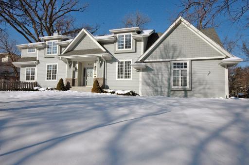 Property photo of 904 Lincoln Street in Downers Grove, Illinois