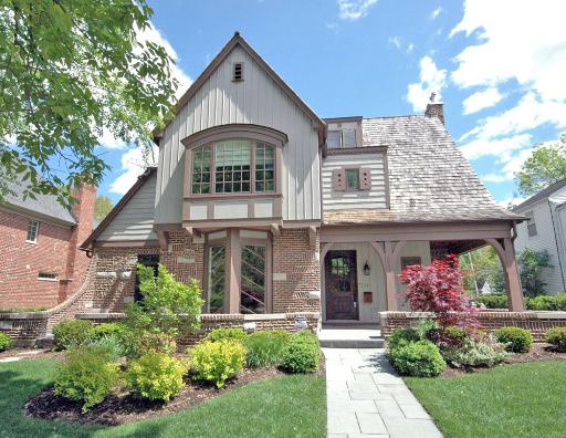 Property photo of 221 N Grant Street in Hinsdale, Illinois
