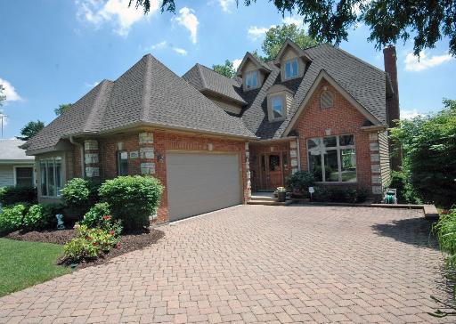 Property photo of 533 Austin Street in Downers Grove, Illinois