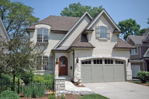 Property photo of 821 S Thurlow Street in Hinsdale, Illinois