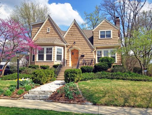Property photo of 271 Regent Street in Glen Ellyn, Illinois