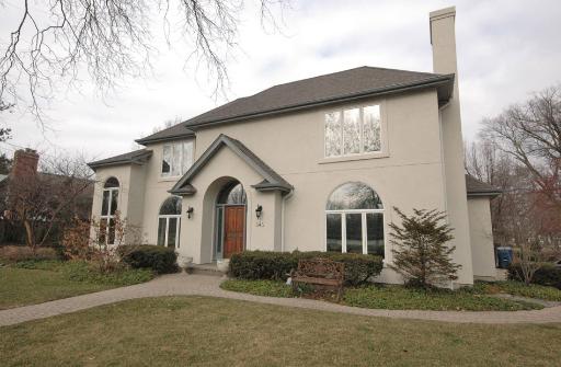 Property photo of 545 E Walnut Street in Hinsdale, Illinois