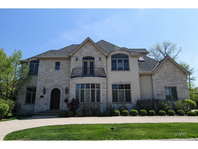 Property photo of 5803 Woodmere Drive in Hinsdale, Illinois
