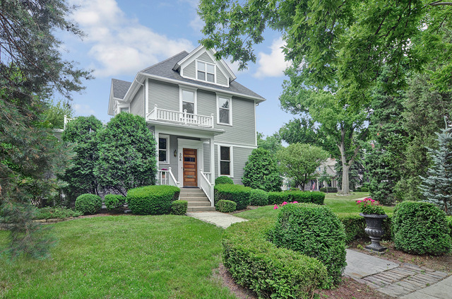 Property photo of 304 E Chicago Avenue in Hinsdale, Illinois