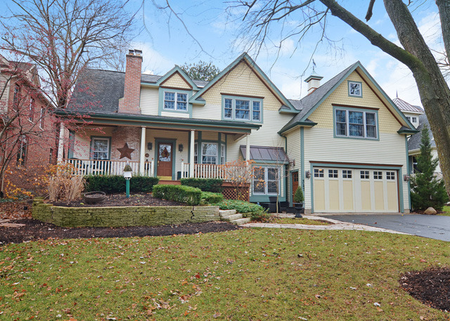 Property photo of 347 Western Avenue in Clarendon Hills, Illinois