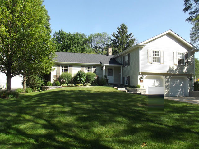 Property photo of 65 Chestnut Avenue in Clarendon Hills, Illinois