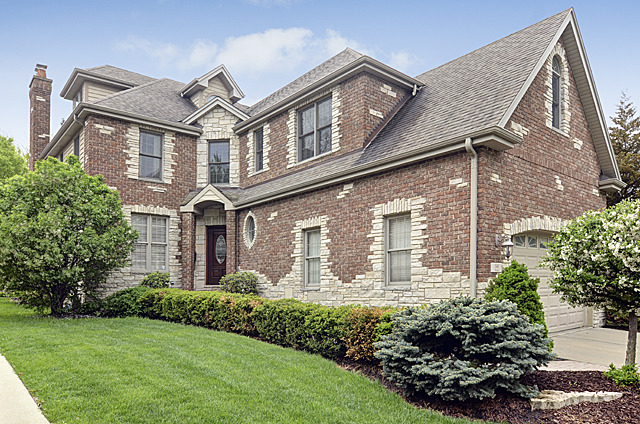 Property photo of 341 Western Avenue in Clarendon Hills, Illinois