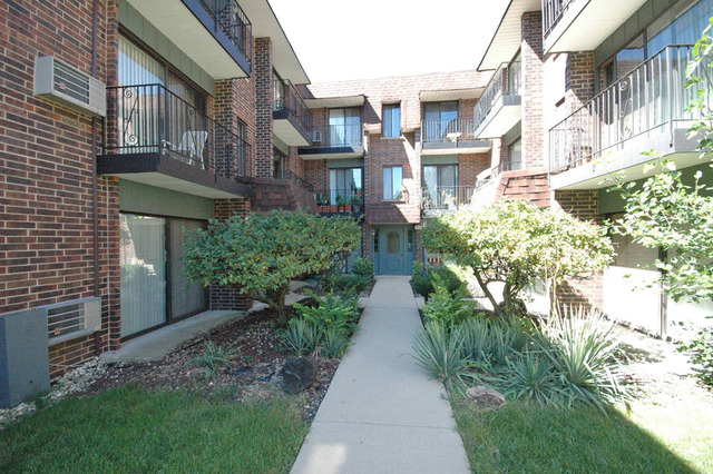 Property photo of 4946 Douglas Road #101 in Downers Grove, Illinois