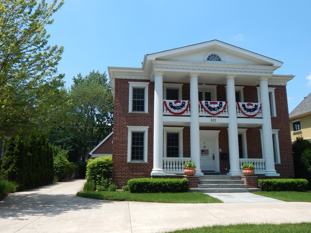 Property photo of 612 N County Line Road in Hinsdale, Illinois